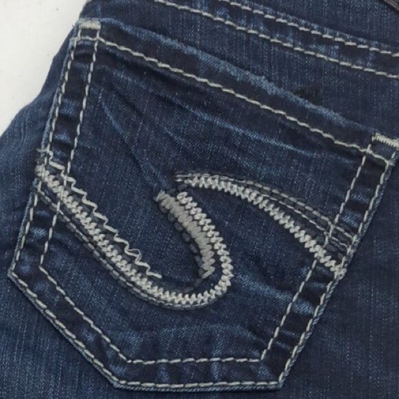 LIKE NEW VINTAGE SILVER SUKI DARKWASH MID CAPRIS 25x24 - Picture 10 of 15